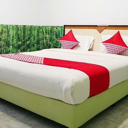 Super Oyo 754 Nur Aziziah Guest House Syariah Balikpapan  Ngoại thất bức ảnh