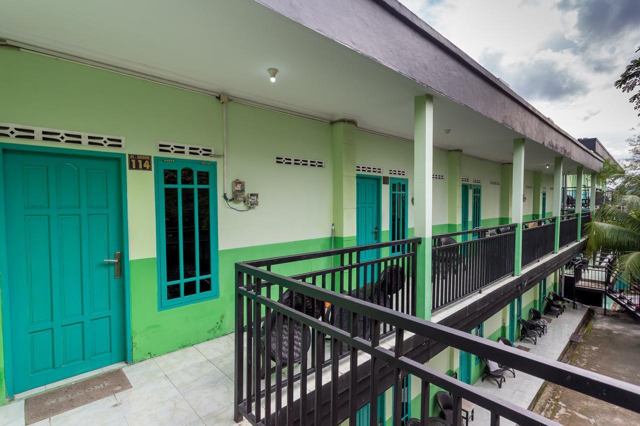 Super Oyo 754 Nur Aziziah Guest House Syariah Balikpapan  Ngoại thất bức ảnh
