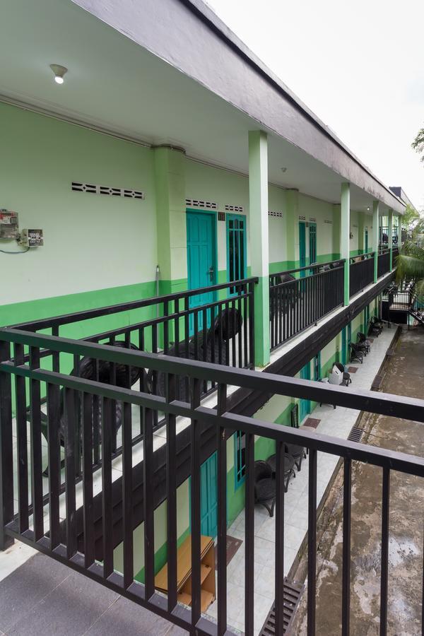 Super Oyo 754 Nur Aziziah Guest House Syariah Balikpapan  Ngoại thất bức ảnh