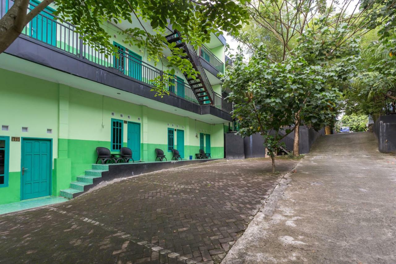 Super Oyo 754 Nur Aziziah Guest House Syariah Balikpapan  Ngoại thất bức ảnh