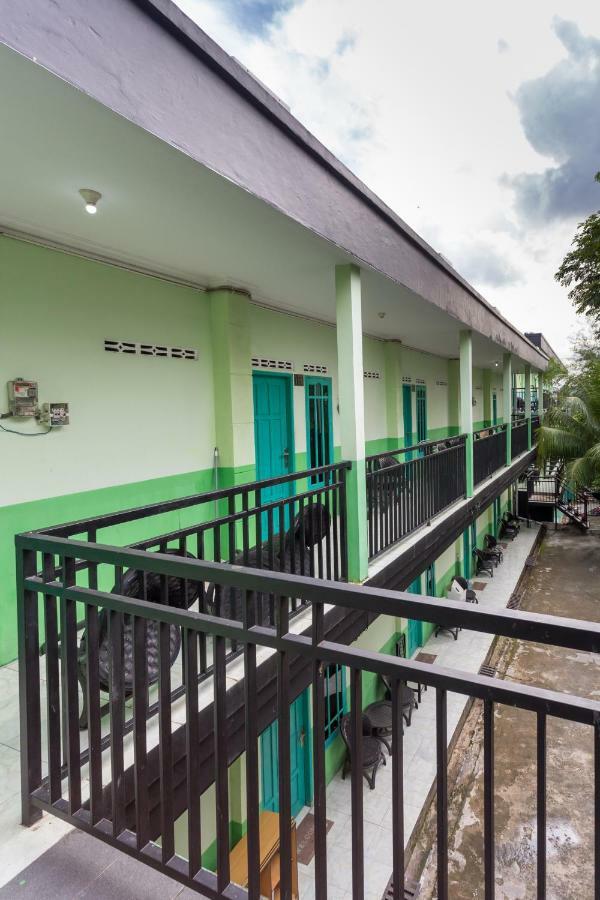 Super Oyo 754 Nur Aziziah Guest House Syariah Balikpapan  Ngoại thất bức ảnh
